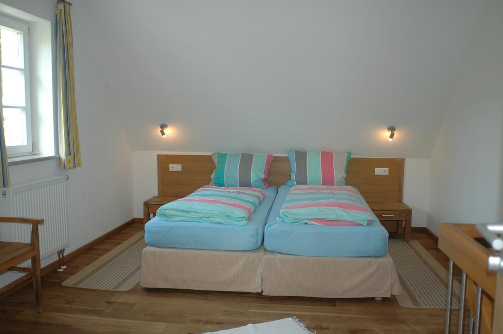 Am Brunnen Apartment *