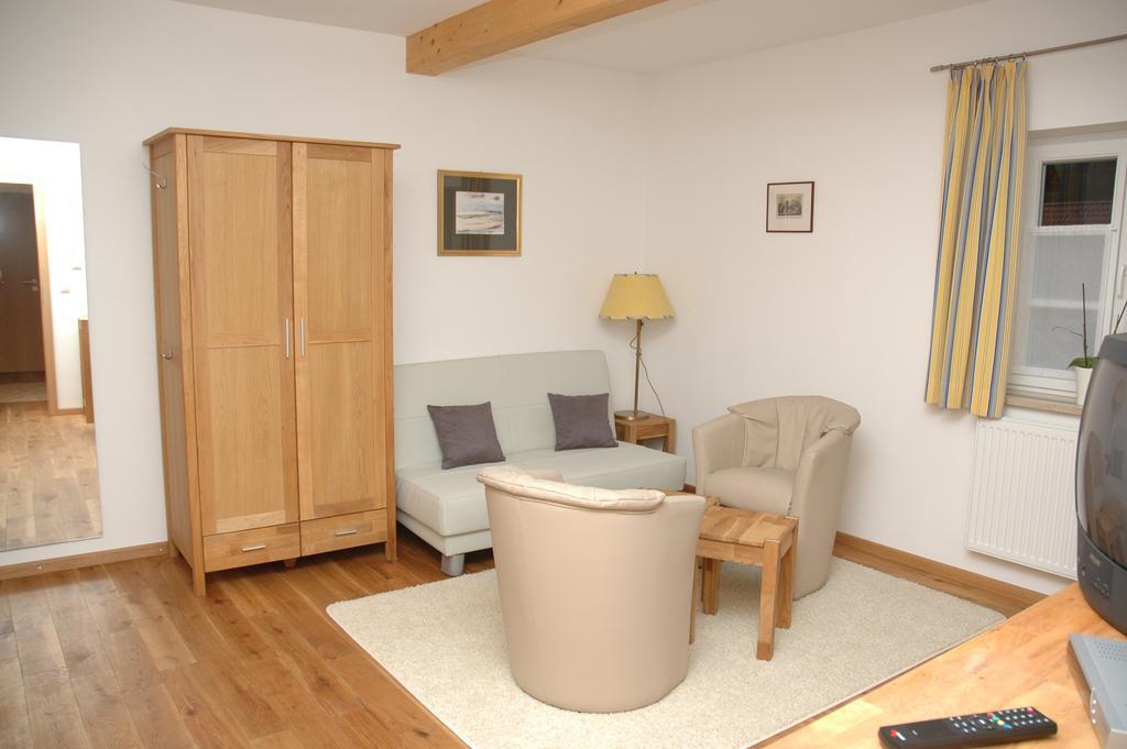 Am Brunnen Apartment *